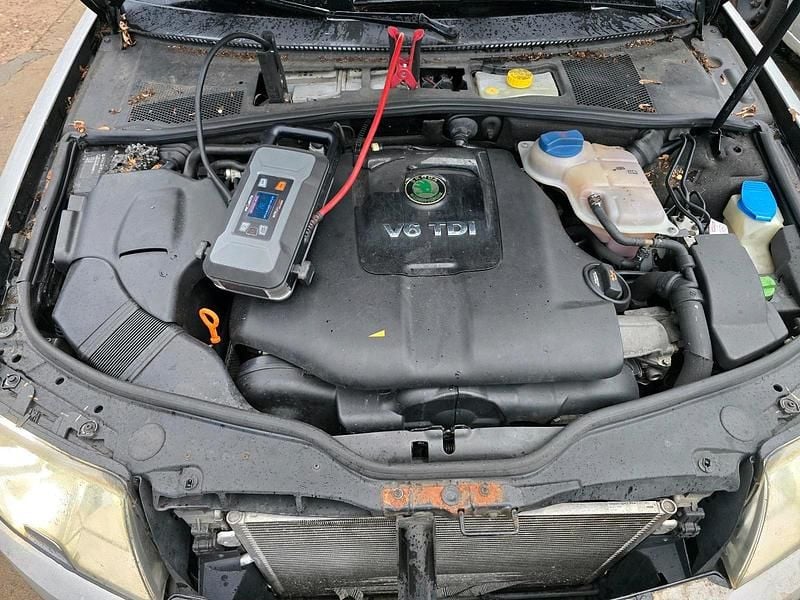 Weiß Gebraucht 2006 Skoda Superb Limousine | 1.450 € (Superpreis) - Bild 1/4