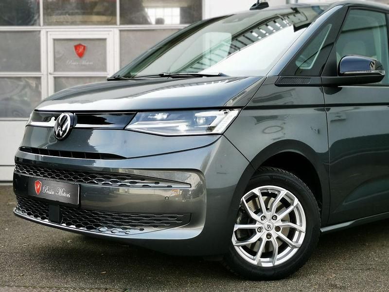 Gebraucht VW Multivan 136 PS (100 kW) 2022 Grau (indiumgrau) Van