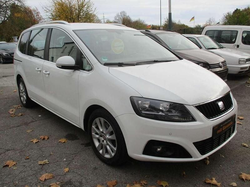 "pure" weiss Gebraucht 2014 Seat Alhambra Sport Van / Kleinbus | 10.850 € (Fairer Preis) - Bild 1/4