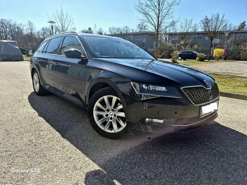 Schwarz Gebraucht 2018 Skoda Superb LAURIN & KLEMENT Kombi | 15.999 € (Fairer Preis) - Bild 1/4