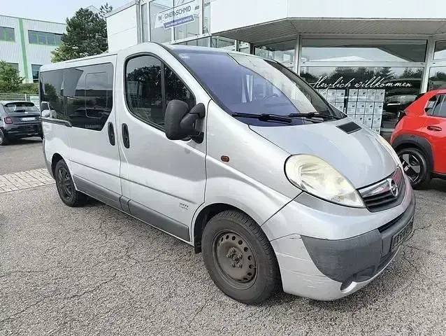 Gebraucht Opel Vivaro 146 PS (107 kW) 2008 Starsilber m2 (metallic) Van / Kleinbus
