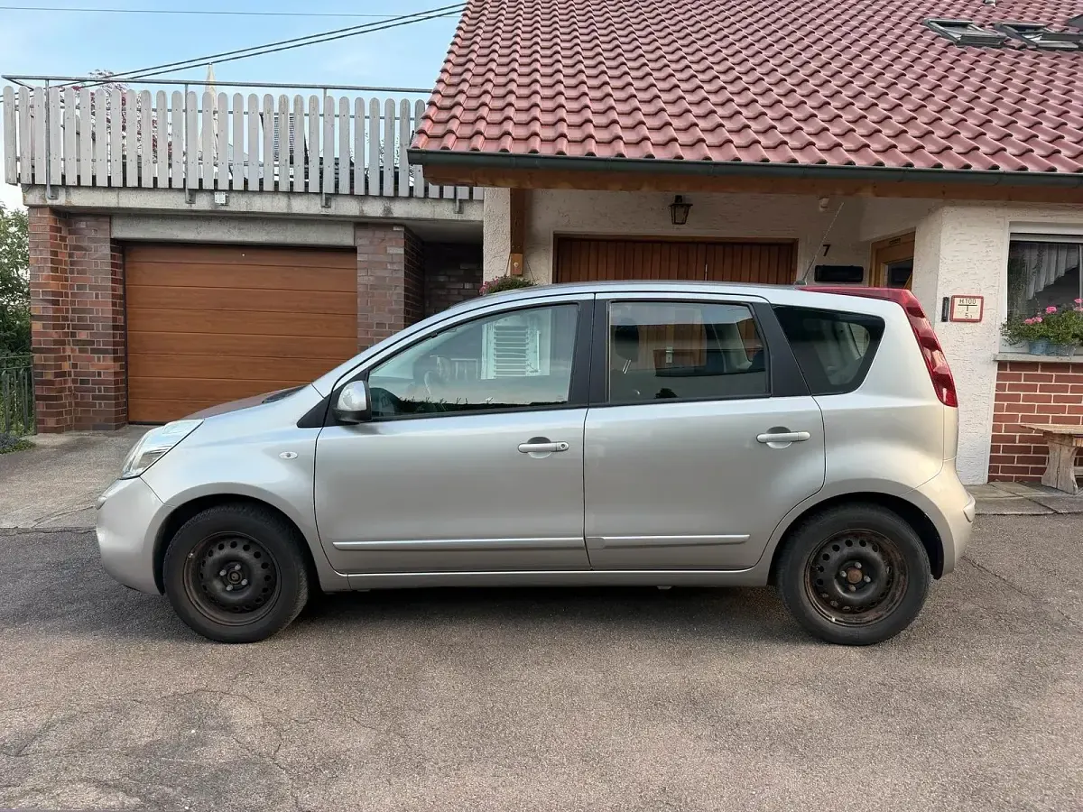 Gebraucht Nissan Note 88 PS (64 kW) 2010 Silber Kleinwagen