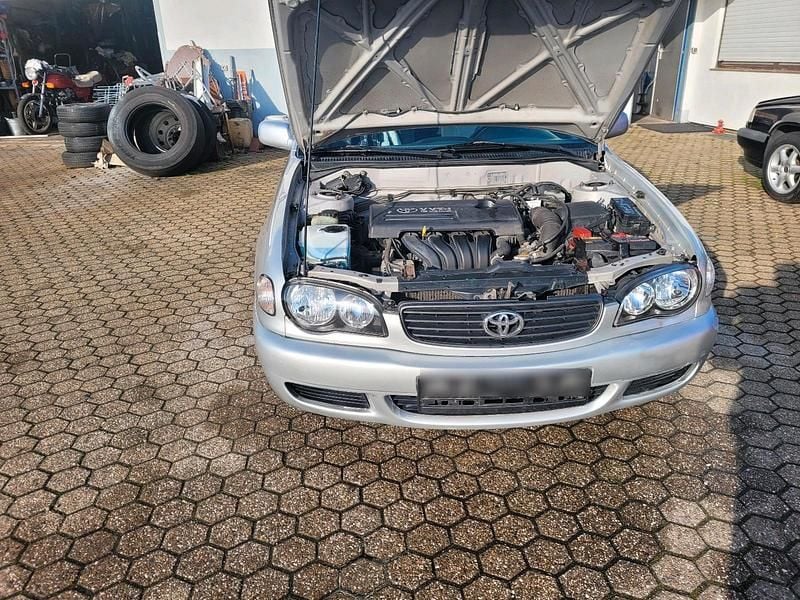 Gebraucht Toyota Corolla 100 PS (73 kW) 2001 Silber Limousine