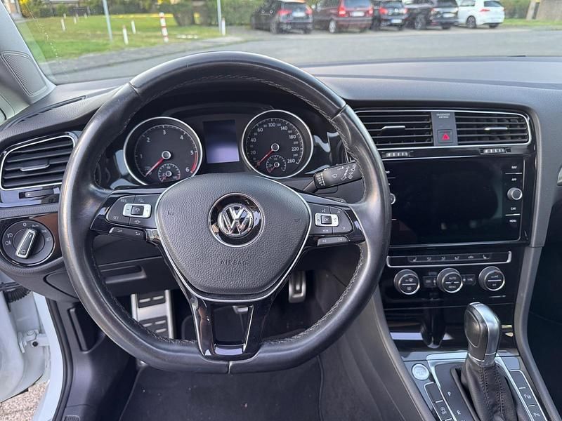 Gebraucht VW Golf VII 150 PS (110 kW) 2019 Weiß Kleinwagen