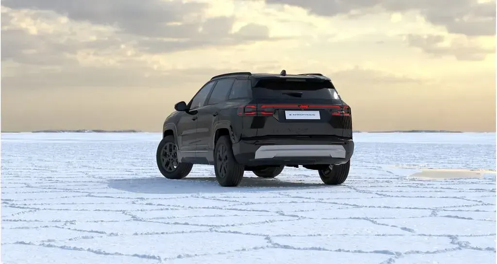 Neu Jeep Compass 145 PS (106 kW) 2026 Vulcano black (533) SUV