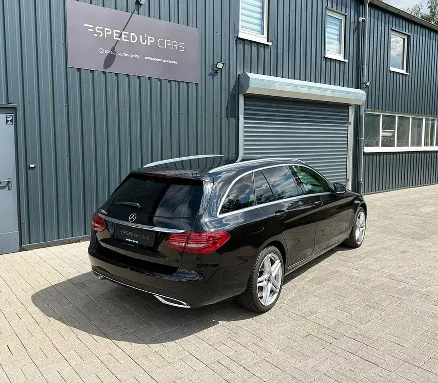 Gebraucht Mercedes E300 Avantgarde 194 PS (142 kW) 2021 Schwarz Kombi