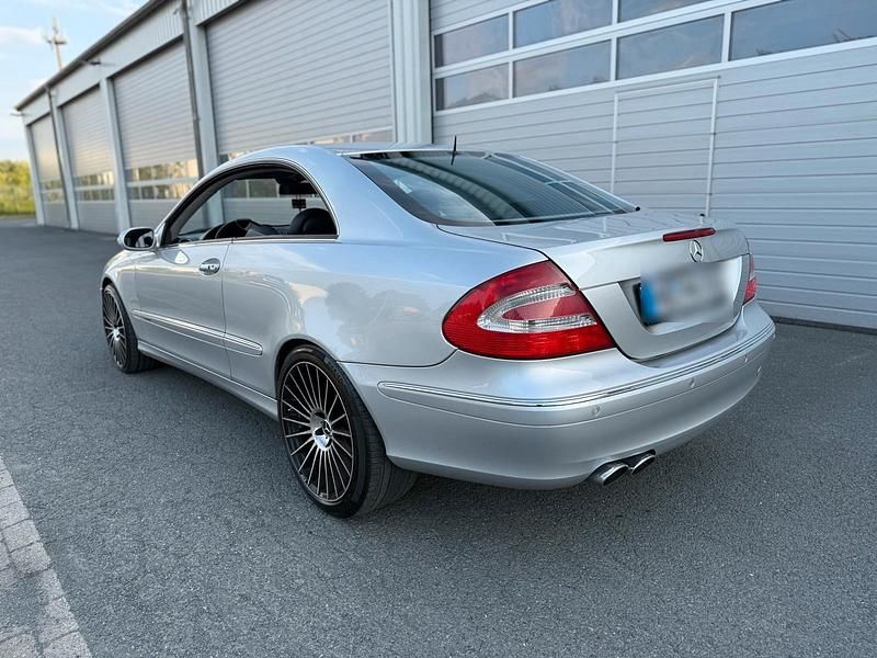 Silber Gebraucht 2004 Mercedes CLK500 AMG Coupé | 4.900 € - Bild 1/4