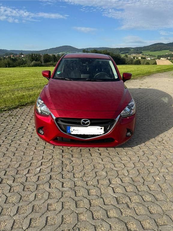 Gebraucht Mazda 2 Exclusive-Line 90 PS (66 kW) 2015 Rot Limousine