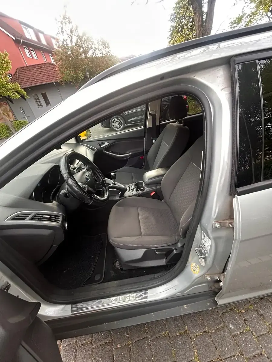 Gebraucht Ford Focus 125 PS (91 kW) 2014 Grau Kombi