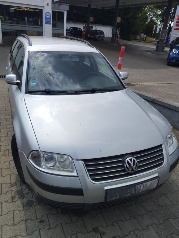 Silber Gebraucht 2002 VW Passat Limousine | 550 € (Superpreis) - Bild 1/4