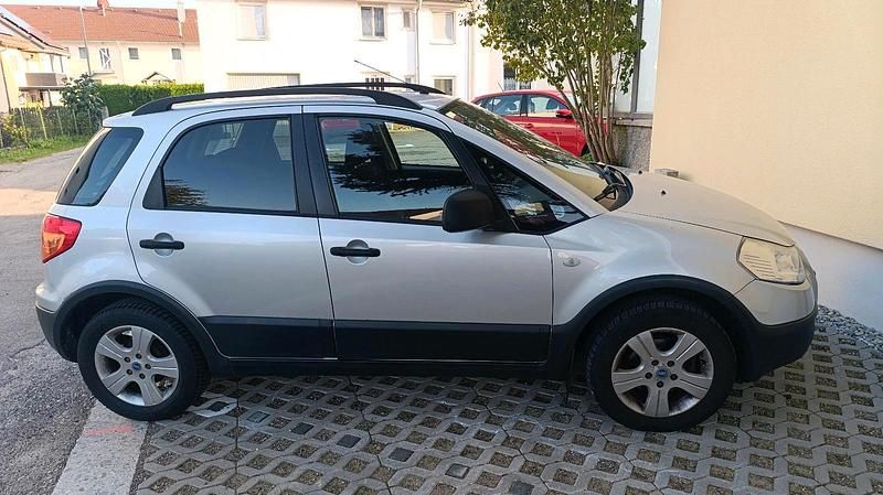 Grau Gebraucht 2008 Fiat Sedici Dynamic SUV | 6.500 € - Bild 1/4