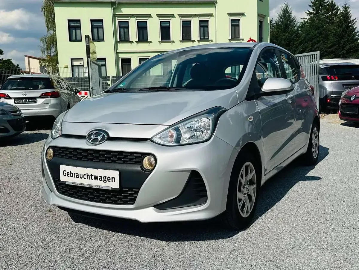 Gebraucht Hyundai i10 Trend 67 PS (49 kW) 2017 Sleek silver / met Kleinwagen