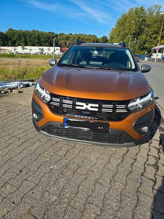 Orange Gebraucht 2023 Dacia Sandero Expression Kleinwagen | 16.800 € (Fairer Preis) - Bild 1/4