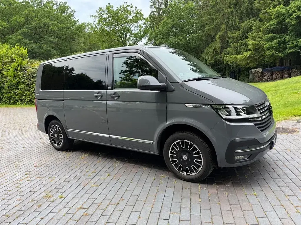 Gebraucht VW Multivan Generation Six 150 PS (110 kW) 2021 Grau Van / Kleinbus