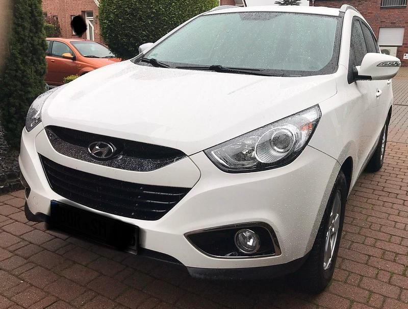 Weiß Gebraucht 2012 Hyundai ix35 Edition SUV | 9.500 € (Fairer Preis) - Bild 1/4