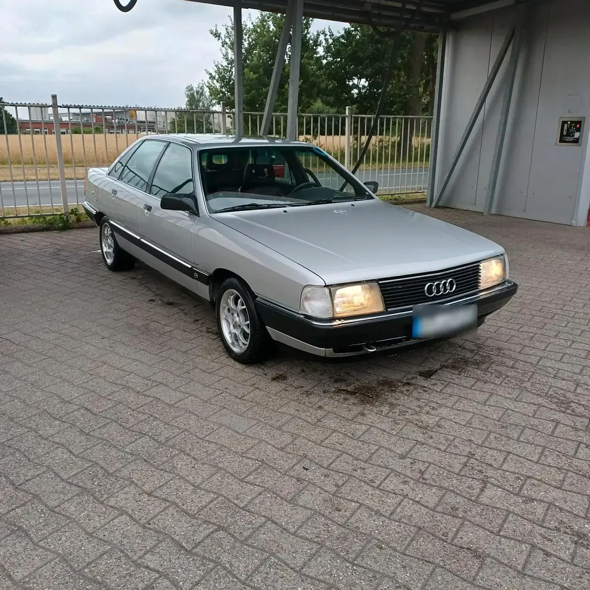 Gebraucht Audi 100 133 PS (97 kW) 1992 Silber Limousine