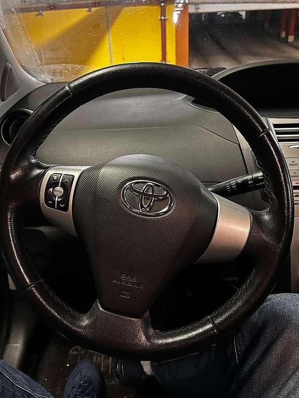 Gebraucht Toyota Yaris 87 PS (63 kW) 2008 Grau Kleinwagen