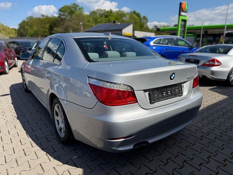 Second-hand BMW 523 190 CP (139 kW) 2008 Argintiu Berlinǎ