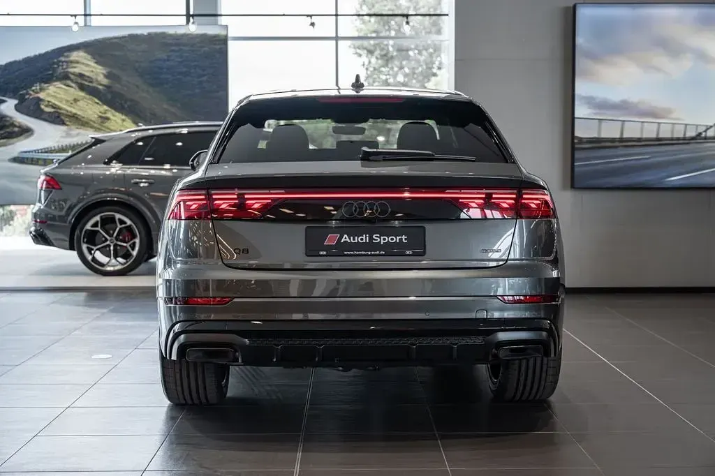 Neu Audi Q8 Sport 394 PS (289 kW) 2026 Grau SUV