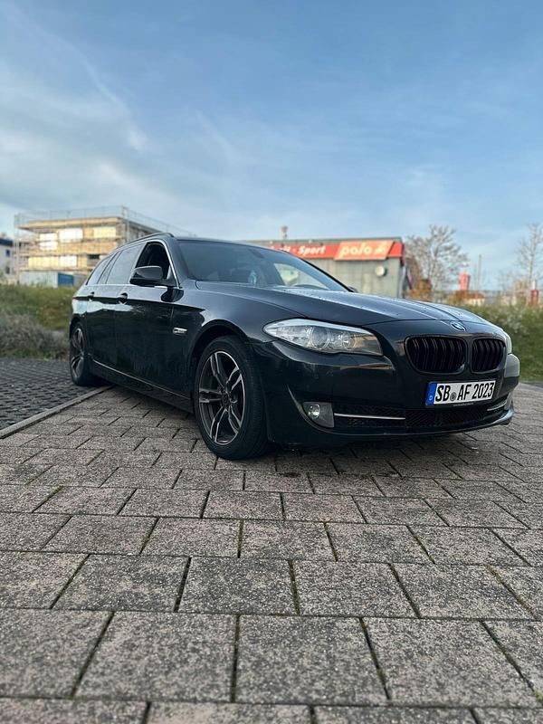 Schwarz Gebraucht 2012 BMW 520 Kombi | 7.300 € (Superpreis) - Bild 1/4
