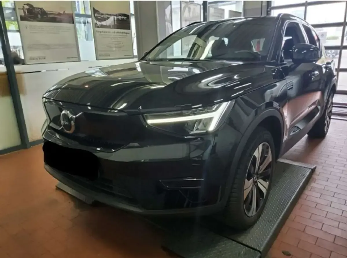 Second-hand Volvo XC40 Core 169 kW (231 CP) 2023 Gri SUV