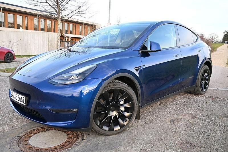 Gebraucht Tesla Model Y 378 kW (514 PS) 2024 Blau SUV