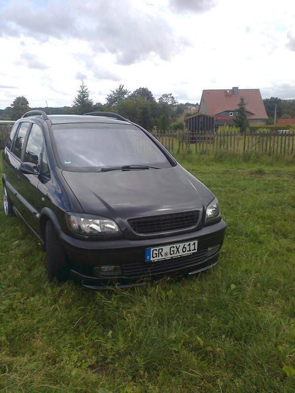 Schwarz metallic Gebraucht 2001 Opel Zafira Edition Van / Kleinbus | 4.600 € - Bild 1/4