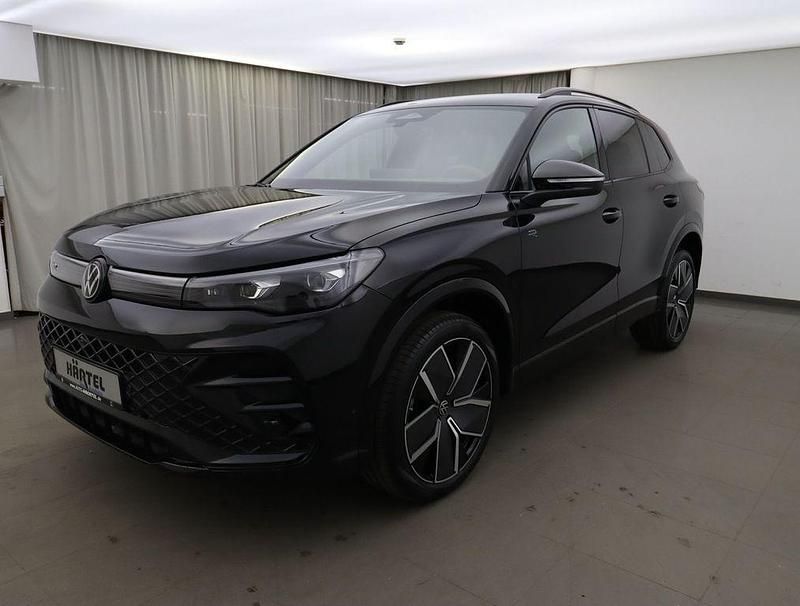 Neu VW Tiguan Style 193 PS (141 kW) 2026 Grenadillschwarz (black), metallic SUV