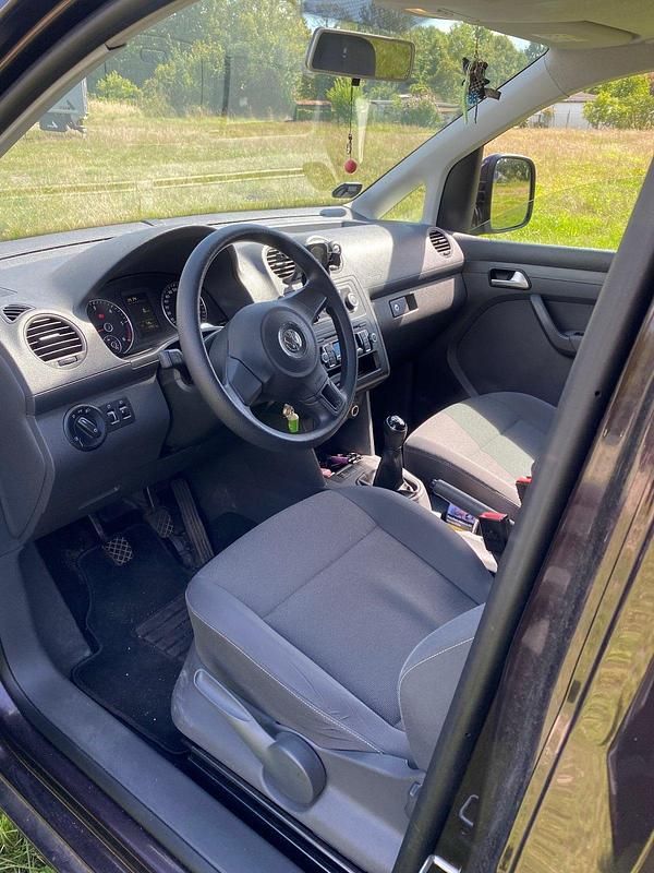 Gebraucht VW Caddy 102 PS (75 kW) 2014 Violet Van / Kleinbus