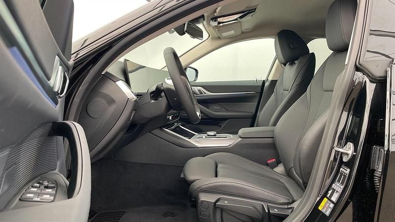 Neu BMW i4 Efficient Dynamics 250 kW (340 PS) 2026 Saphirschwarz metallic Limousine
