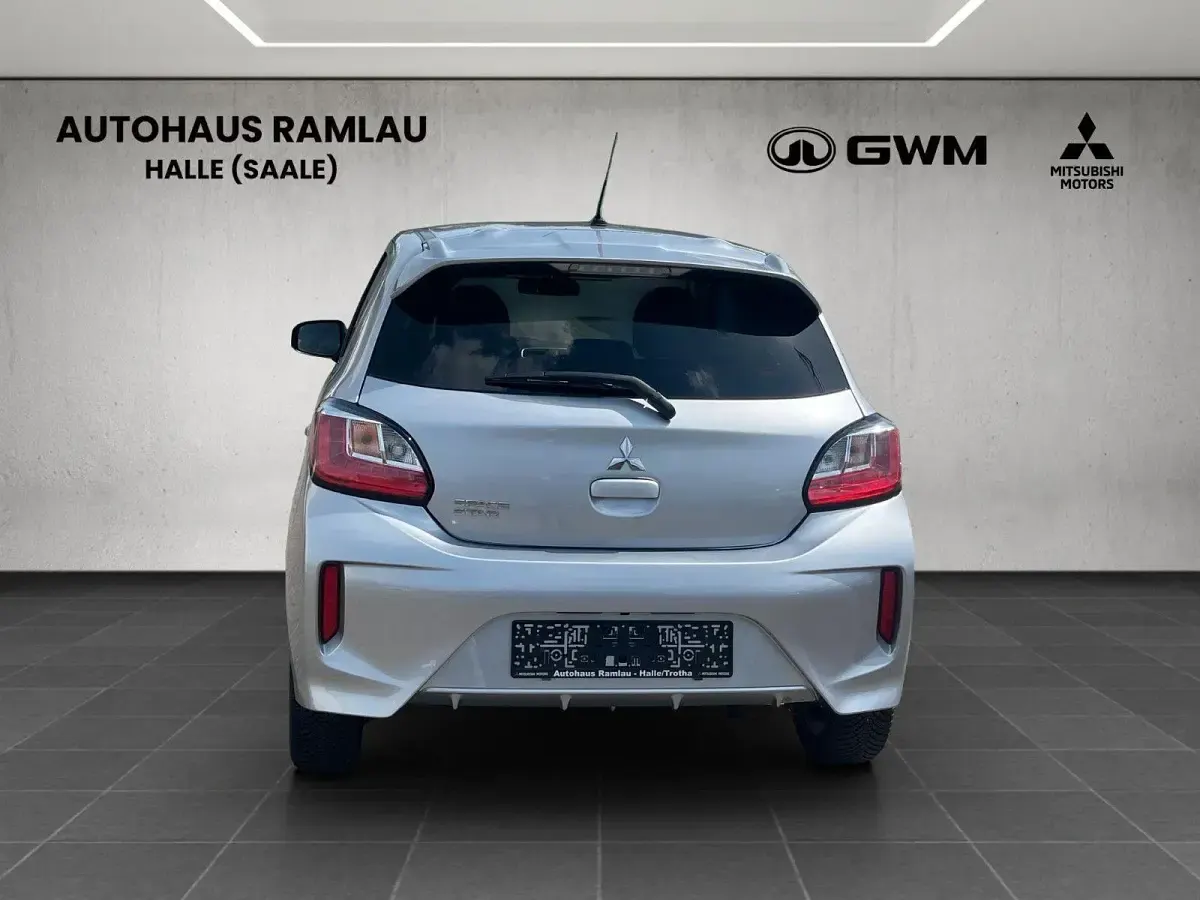 Gebraucht Mitsubishi Space Star Select+ 71 PS (52 kW) 2023 Silber Kleinwagen