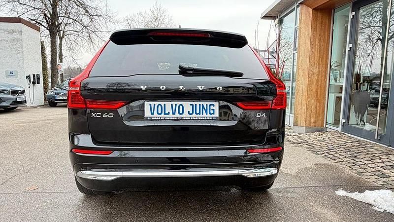 Gebraucht Volvo XC60 Plus 197 PS (144 kW) 2023 Schwarz SUV