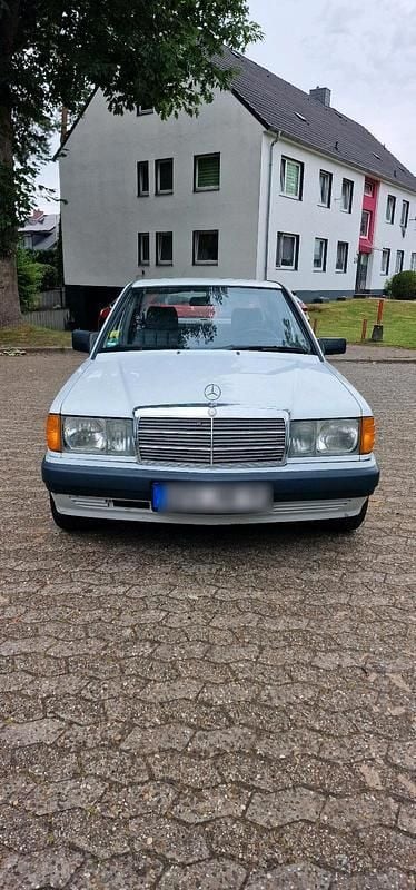 Weiß Gebraucht 2025 Mercedes 190 Limousine | 2.900 € - Bild 1/4