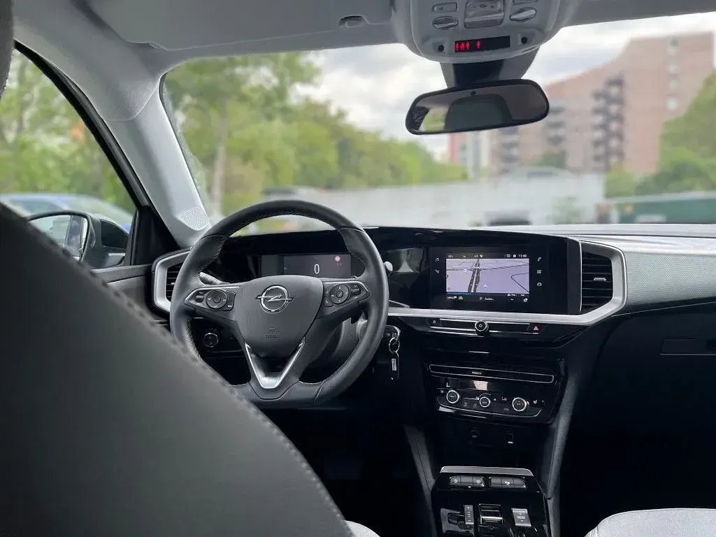 Gebraucht Opel Mokka Elegance 131 PS (96 kW) 2022 Weiß jade weiss/arktis weiss (metallic) SUV