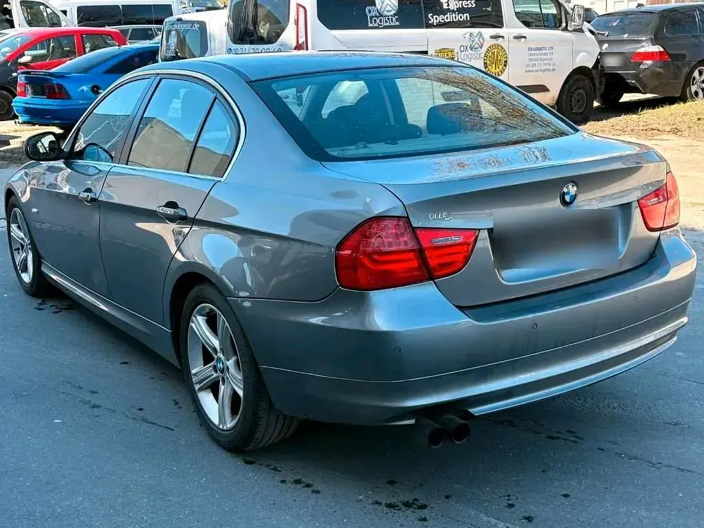 Gebraucht BMW 325 218 PS (160 kW) 2009 Grau Limousine