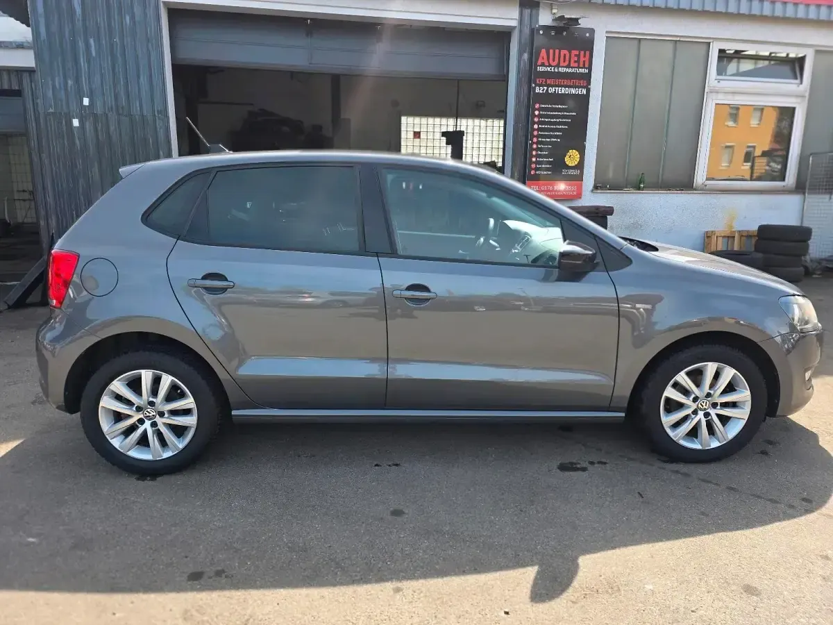 Gebraucht VW Polo 90 PS (66 kW) 2013 Grau Kleinwagen