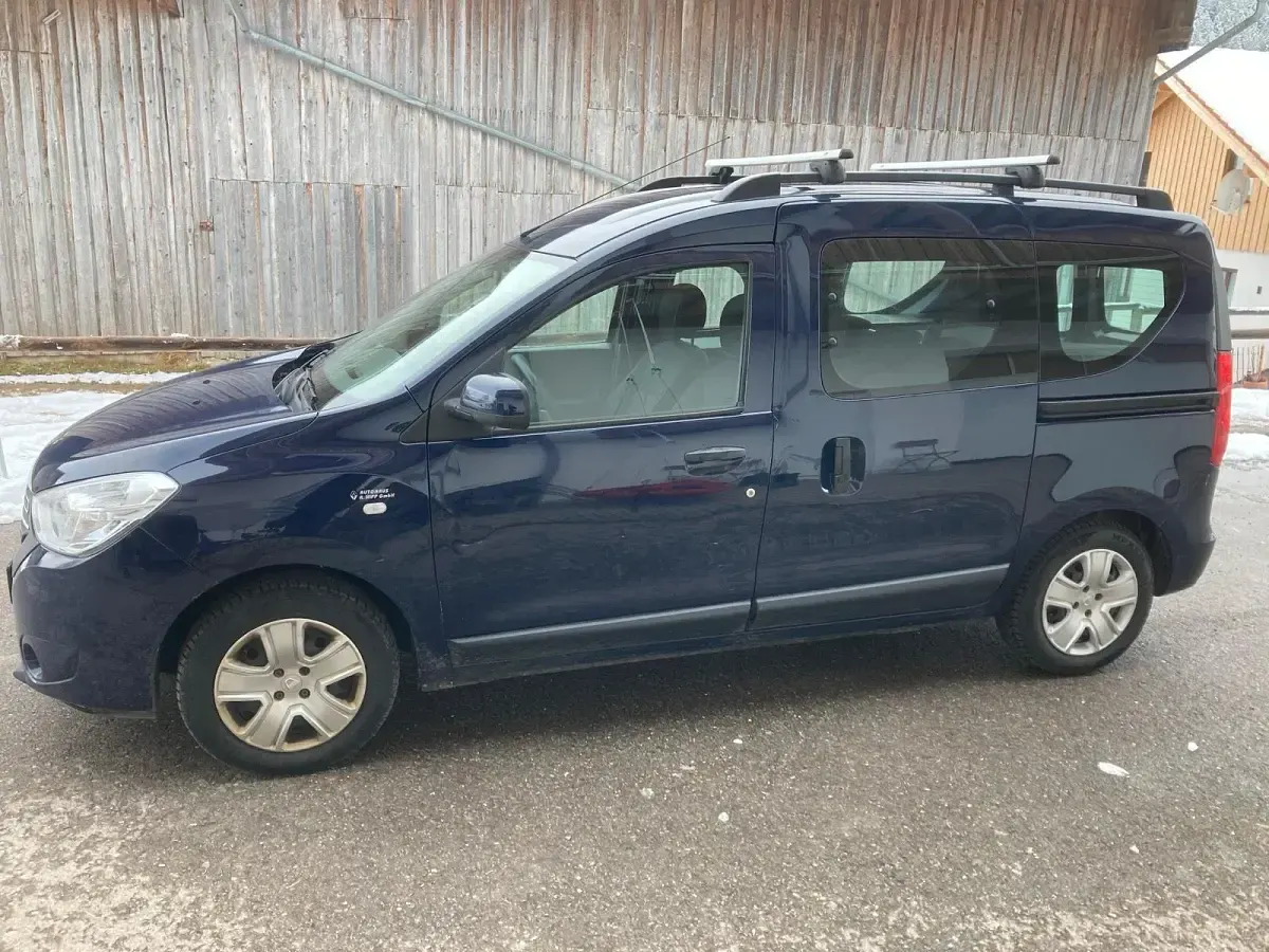Używany Dacia Dokker 90 KM (66 kW) 2017 Niebieski Minivan
