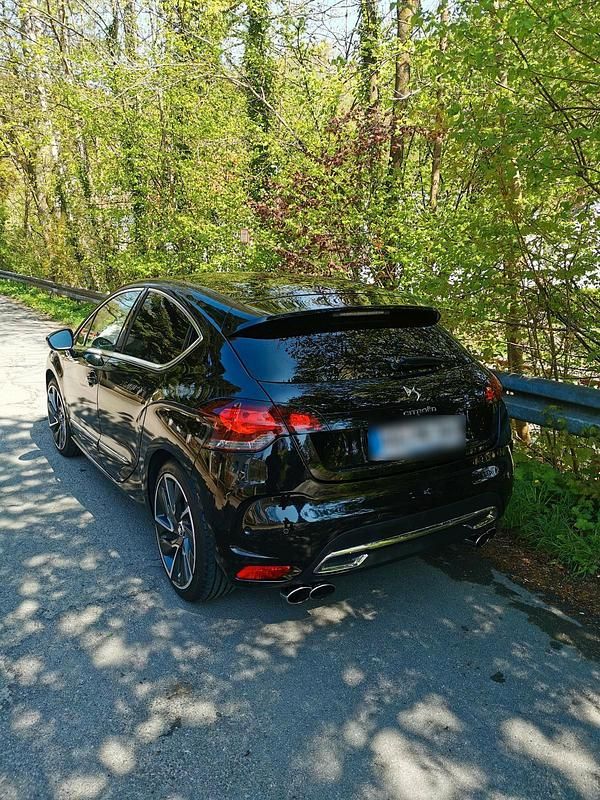 Gebraucht Citroën DS4 Sport Chic 200 PS (147 kW) 2014 Schwarz Kleinwagen