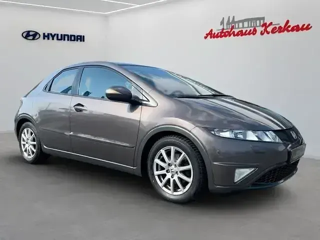 Gebraucht Honda Civic Executive 140 PS (102 kW) 2011 Dunkel grau metallic Limousine