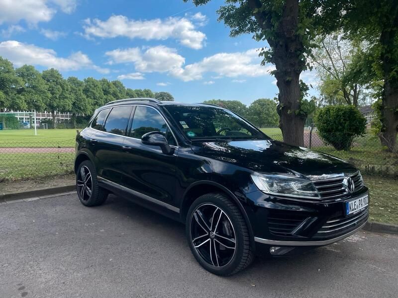 Schwarz Gebraucht 2015 VW Touareg R-line SUV | 20.900 € (Fairer Preis) - Bild 1/4