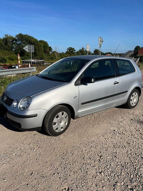 Silber Gebraucht 2003 VW Polo Basis Limousine | 990 € (Superpreis) - Bild 1/4