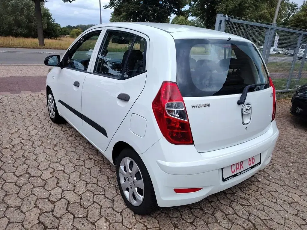 Gebraucht Hyundai i10 69 PS (50 kW) 2011 Weiß Kleinwagen