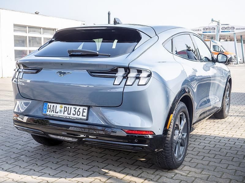 Gebraucht Ford Mustang Mach-E Premium 216 kW (294 PS) 2024 Violett / vapor blue/whisper blue SUV