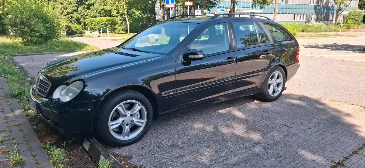 Gebraucht Mercedes C180 143 PS (105 kW) 2002 Schwarz Kombi