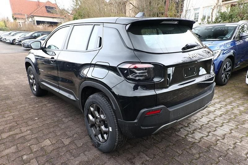 Neu Jeep Avenger Longitude 110 PS (80 kW) 2025 Volcano black SUV