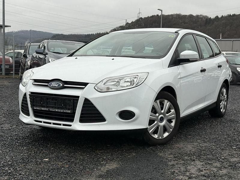 Gebraucht Ford Focus Ambiente 101 PS (74 kW) 2013 Weiß Kombi