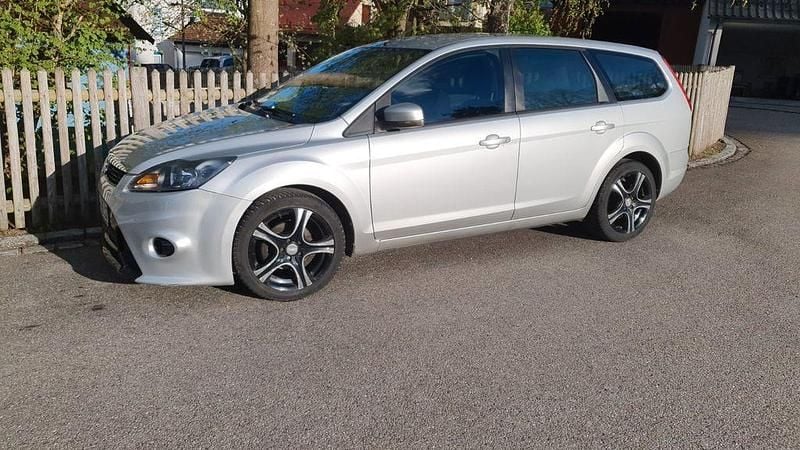 Gebraucht Ford Focus Viva 109 PS (80 kW) 2011 Silber Limousine