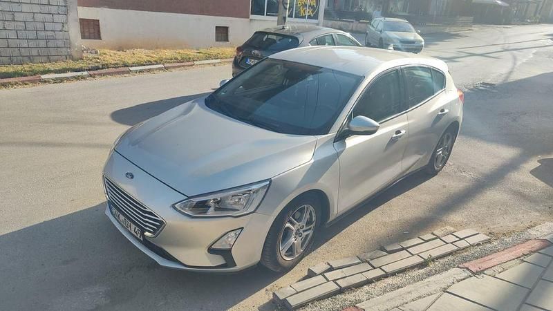 Silber Gebraucht 2019 Ford Focus Trend Limousine | 7.800 € (Fairer Preis) - Bild 1/4