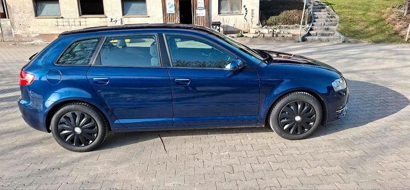 Gebraucht Audi A3 105 PS (77 kW) 2012 Blau Kleinwagen