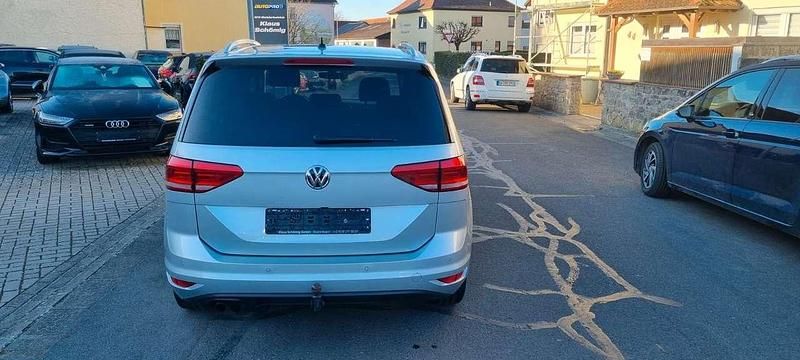 Gebraucht VW Touran Highline 150 PS (110 kW) 2017 Silber Van / Kleinbus